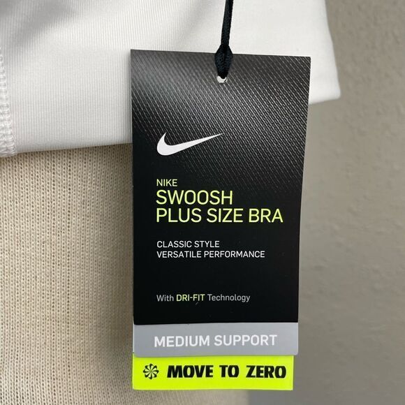 NWT Nike Swoosh Plus Size Sports Bra - Picture 4 of 5